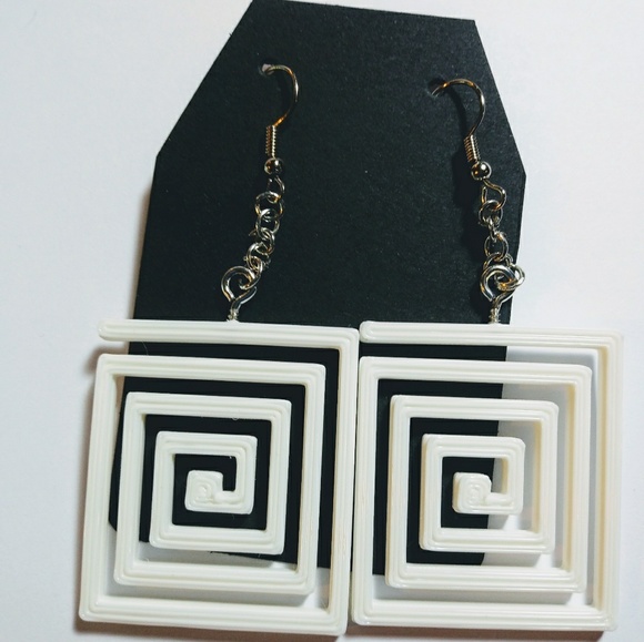Brand New Geometric Earrings - Picture 3 of 4